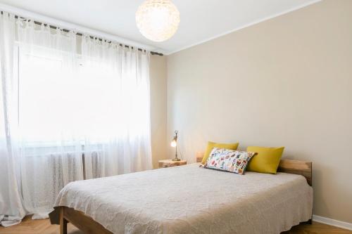Central Park Apartments - image 3