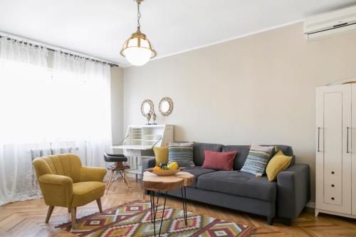 Central Park Apartments - image 4