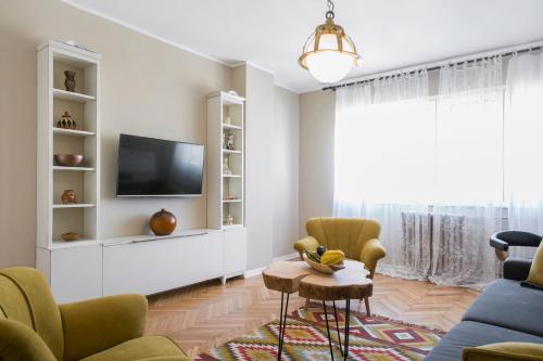 Central Park Apartments - image 7