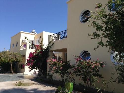 Manine Apartments - main image