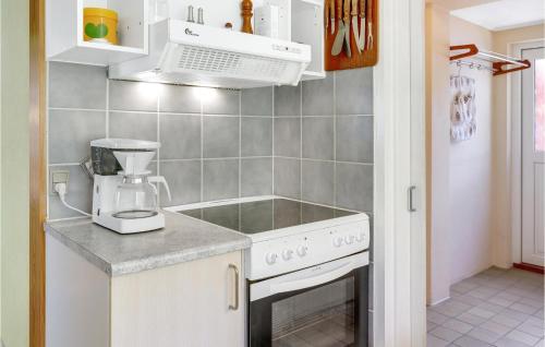 bucătărie, Nice Home In Nexø With Wifi in Snogebaek