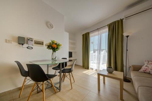 St Pauls's Bay 2 Bedroom Apartments & Penthouse close to Promenade 1