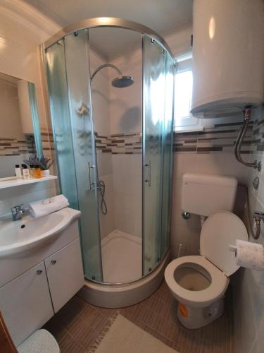 Two-Bedroom House image 3