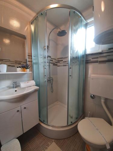 Two-Bedroom House image 2