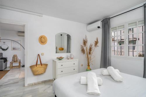 La Duquesa apt with pool by Costarentals - Ref M8 - image 4
