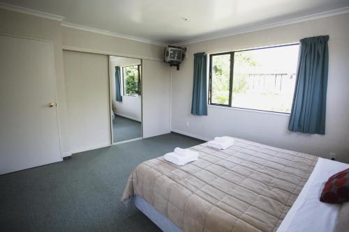 Apollo Lodge and Apartment - image 2