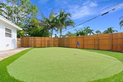 Waterfront-Heated Pool-Mini Golf-Game Room-2mi Beach in Fort Lauderdale, USA