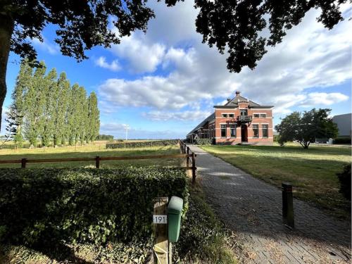 Eigen appartement op boerderij tussen de velden.