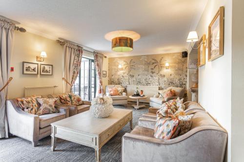 Bar/lounge, The Manor Coastal Hotel & Inn, Blakeney - The Coaching Inn Group in Sheringham