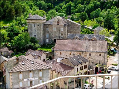 GITE AVEC GRANDE TERRASSE