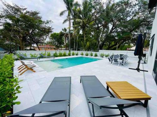 A beautiful modern luxury villa in Kelet-Naples