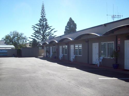 Bentons Motel