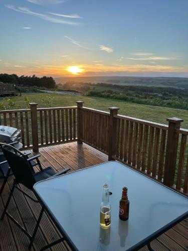 Cuddles & Bubbles Cozy Cabin with jacuzzi spa hot tub, Whitby (fotografie 4)