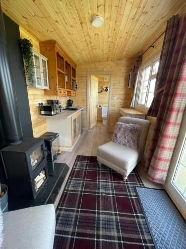 Cuddles & Bubbles Cozy Cabin with jacuzzi spa hot tub, Whitby (fotografie 8)
