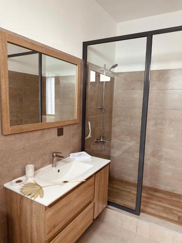 Appartement NOAM, Mont Choisy - Tap to explore photos