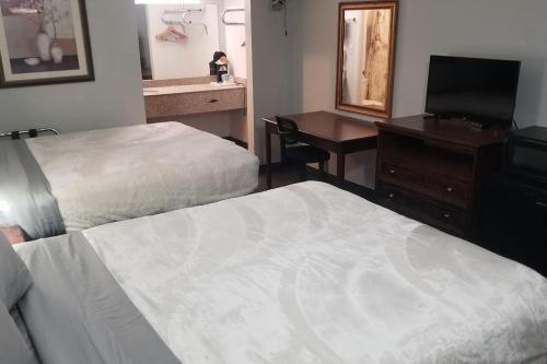 Hotel 2 Queen Beds Hotel Room 220 Booking in Stillwater, USA