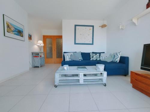 Koplietošanas atpūtas telpa ar TV, Precioso apartamento con piscina en Tamariu in Tamariu