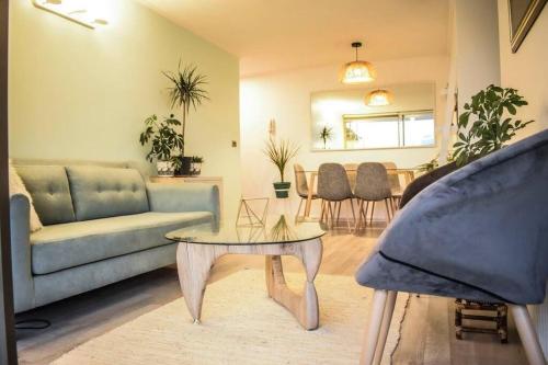 Hermoso apartamento con vista panorámica y piscina