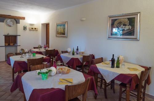 Étterem, B&B Corte degli Struzzi in Pescia Romana