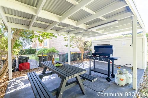 Florida 1 - 2 min walk to beach shops and restaurants