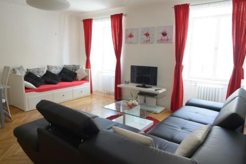 Luxury Two-Bedroom Apartment with City View image 6