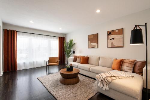 Luxurious House, 25 min Downtown, 10min Midway photo 3