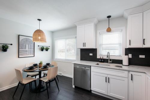 Luxurious House, 25 min Downtown, 10min Midway in Burbank, USA
