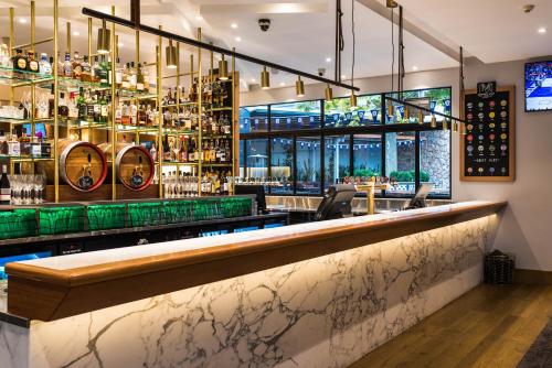 Bar/Lounge, Morphett Arms Hotel in Glenelg