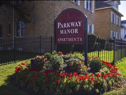 Parkway Manor Apartment