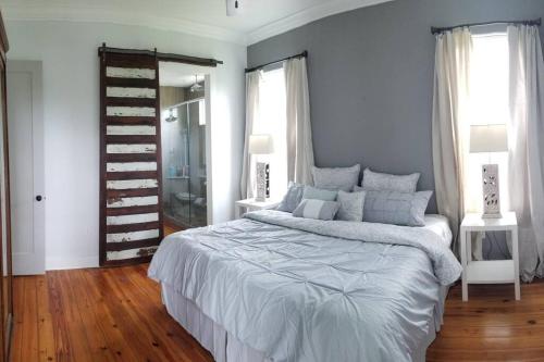 Fully Furnished Charming and Quaint New Orleans Cottage photo 2