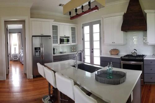 Fully Furnished Charming and Quaint New Orleans Cottage photo 4