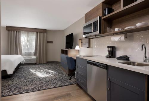 Candlewood Suites Lafayette an IHG Hotel - image 9