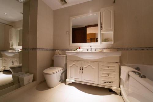 ザ ホワイト ホテル 1