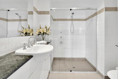 Modern spacious Chatswood Apartment H1016 - main image