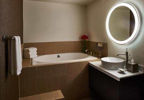 Kimpton Hotel Vintage Portland an IHG Hotel - image 12