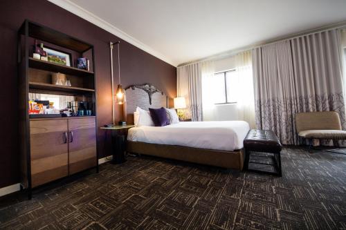 444743925 Kimpton Hotel Vintage Portland by IHG