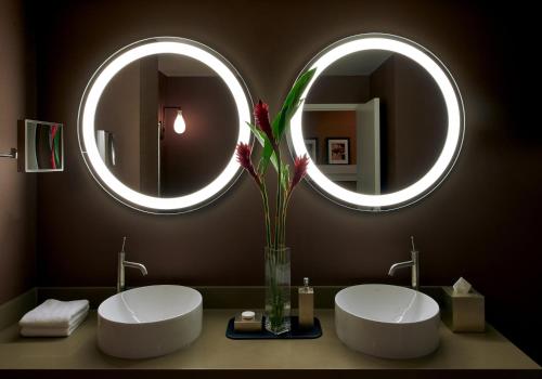 444743927 Kimpton Hotel Vintage Portland by IHG