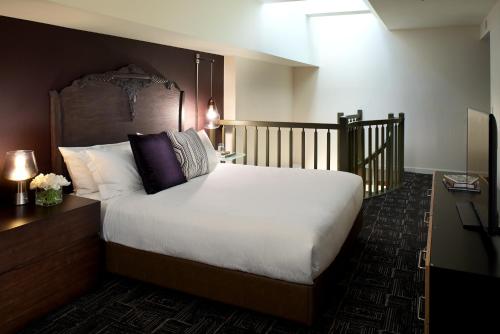 444743947 Kimpton Hotel Vintage Portland by IHG