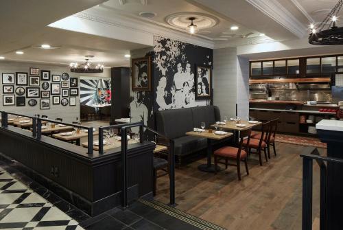 444743956 Kimpton Hotel Vintage Portland by IHG