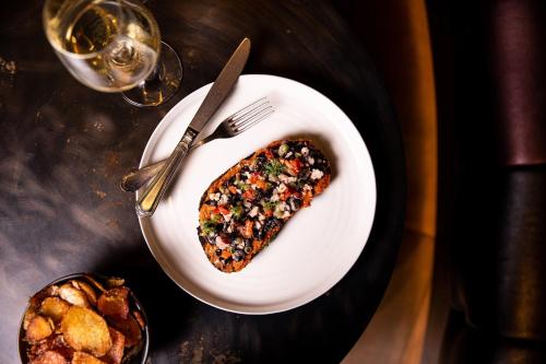 444743972 Kimpton Hotel Vintage Portland by IHG