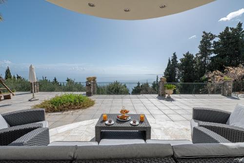 Villa Grosse Sea and Mountains View