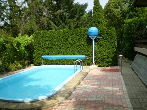  Clara villa, Unterkunft in Balatonszemes