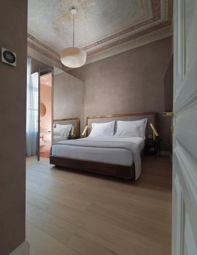 Monument Hotel - image 2