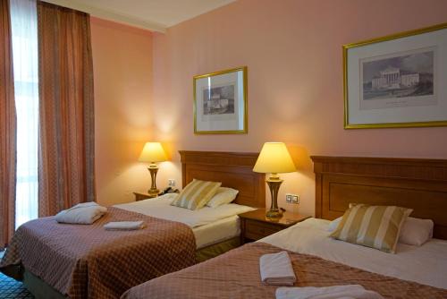 Superior Double or Twin Room with Balcony image 6