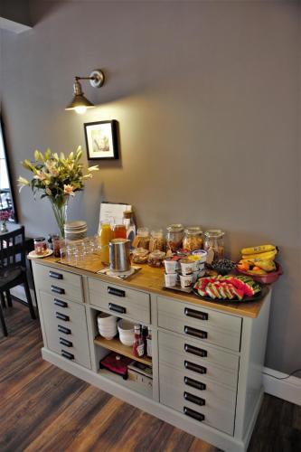 Skyline Guesthouse - image 10