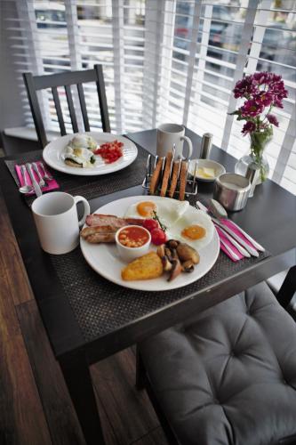 Skyline Guesthouse - image 4