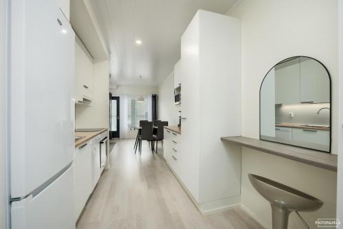 кухня, Hilmantori Apartments by Hiekka Booking in Калайокі