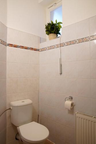 Deluxe Double or Twin Room with Balcony image 5