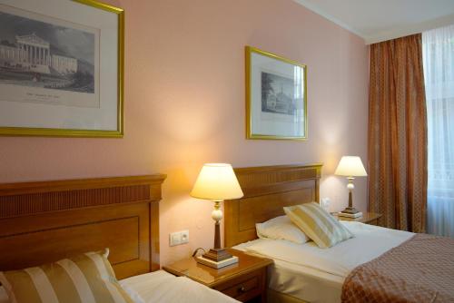 Deluxe Double or Twin Room with Balcony image 6
