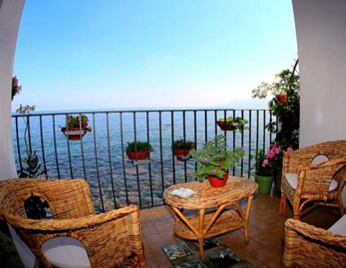 Accommodation in Scilla